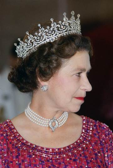 Pearl Chokers Worn by Queens